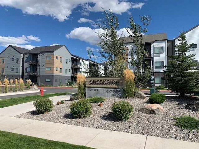 Building Photo - Top Floor-Gorgeous Unit Stunning Views-Luxury