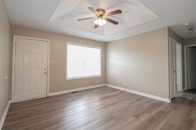 Building Photo - 581 Oakmont Dr