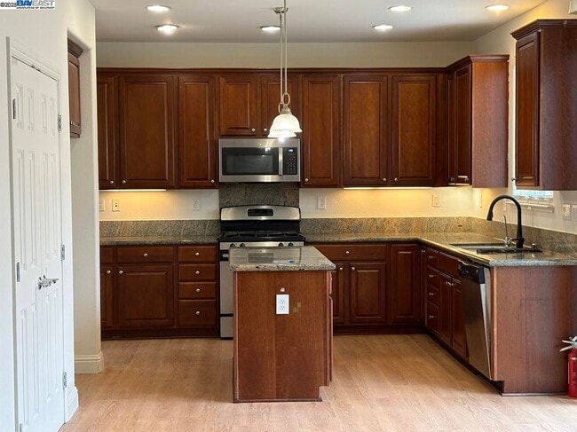 Building Photo - 192 S Tranquilidad St