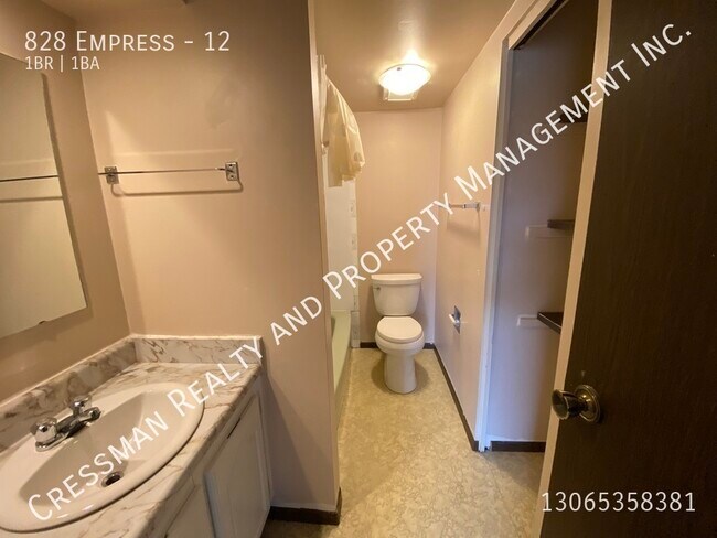 Photo du bâtiment - 1 bed 1 bath APARTMENT located in Rosemont...