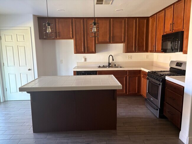 Foto del edificio - 5414 Red Wheat Ave