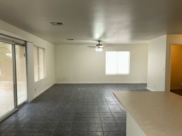 Foto del edificio - 9445 Coral Berry St