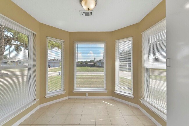 Foto del edificio - 11922 Westwold Dr