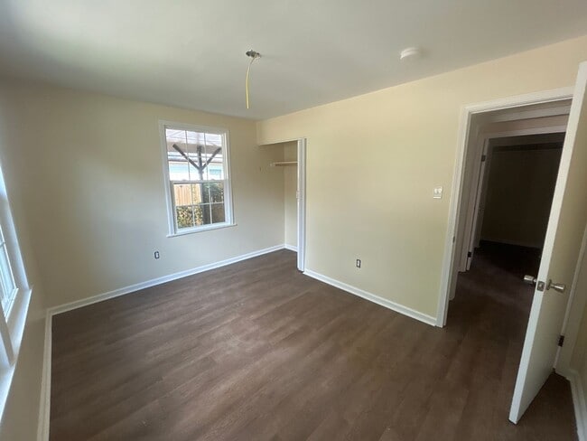 Building Photo - 141 Pike Ave
