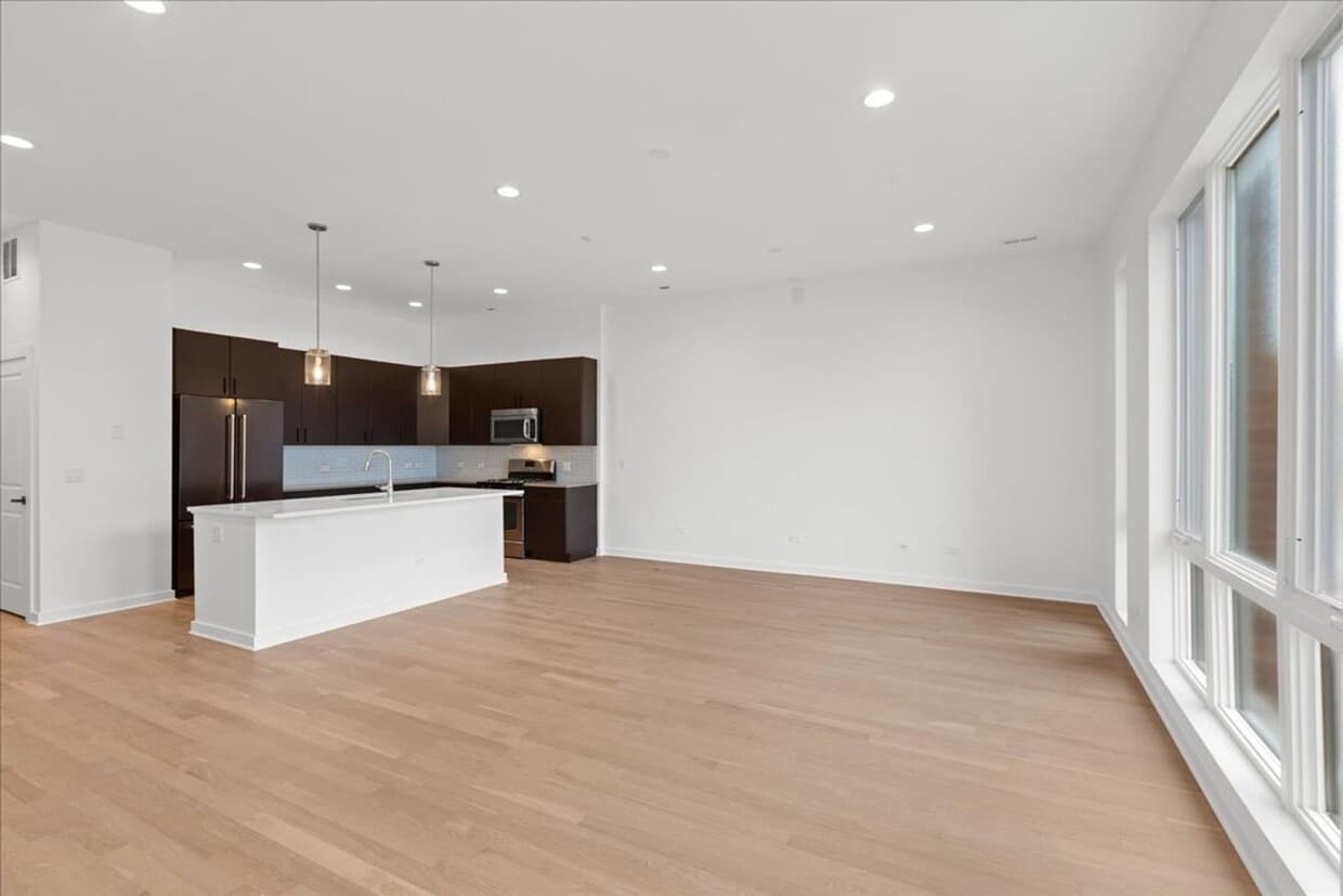 Photo - 1651 W CHICAGO AVE APT 2E