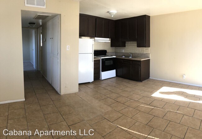 Building Photo - 725 Lilly Ln