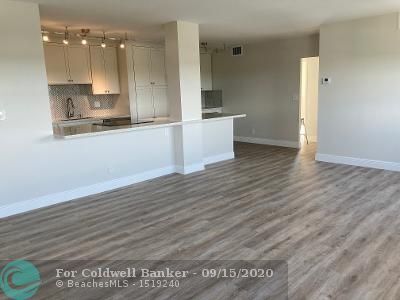 Building Photo - 2555 NE 11th St