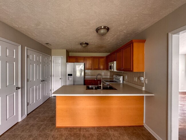 Foto del edificio - Lovely 3 Bed 2 Bath Plus Bonus Room Home in Raeford