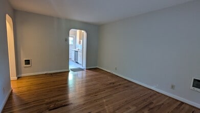 Building Photo - 3513 SE 43rd Ave