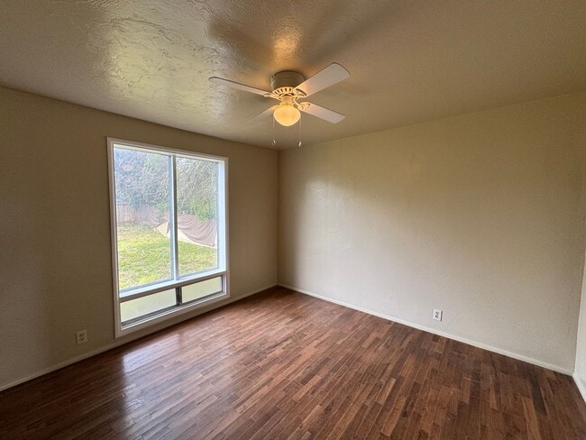 Foto del edificio - 2 Bedroom Home Located In SE Eugene Neighborhood