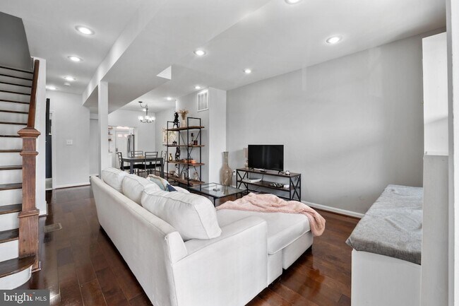 Foto del edificio - 1223 Rock Creek Ford Rd NW