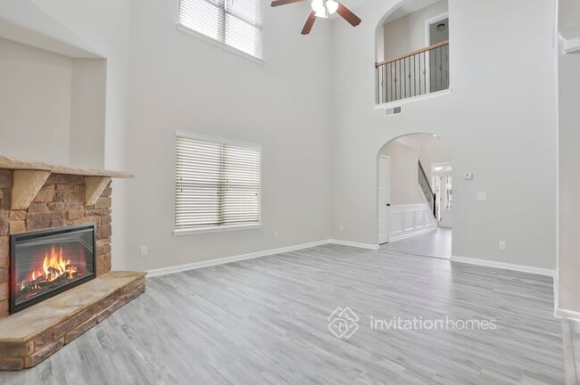 Building Photo - 747 Effendi Pl