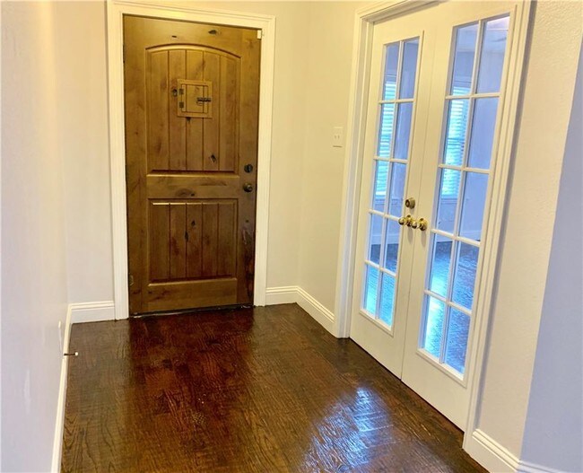 Foto del edificio - 4825 Cedar Crest Dr