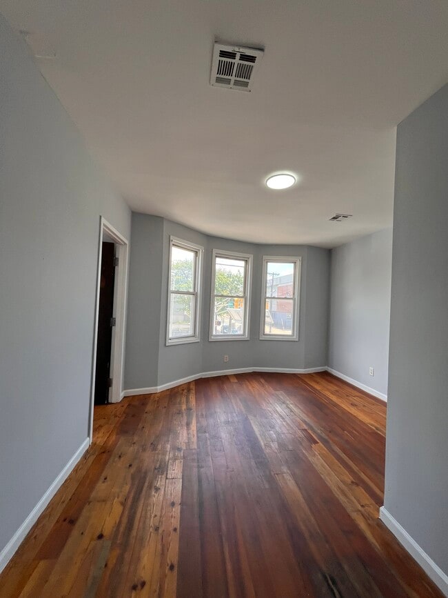 Building Photo - 565 Ocean Ave