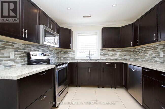 Building Photo - 230-230 Annis St