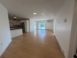 Building Photo - 975 Brookside Dr