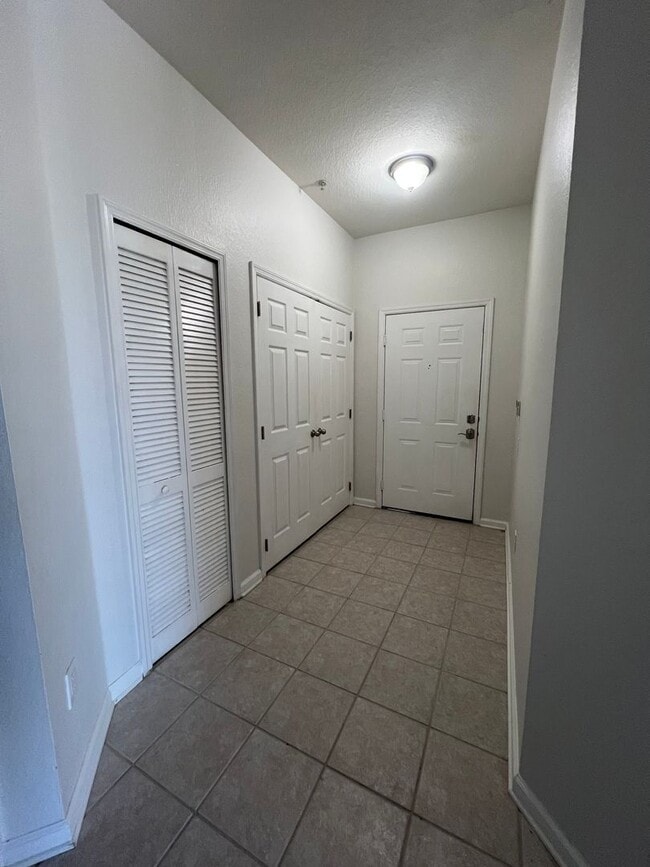 Building Photo - Stunning 3-Bed / 2-Bath Condo in Hunters Creek – Prime Orlando Location
