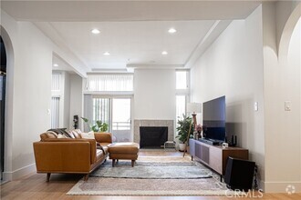 Building Photo - 5050 W Maplewood Ave