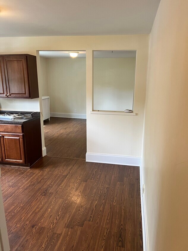 Living room - 1143 E Main St