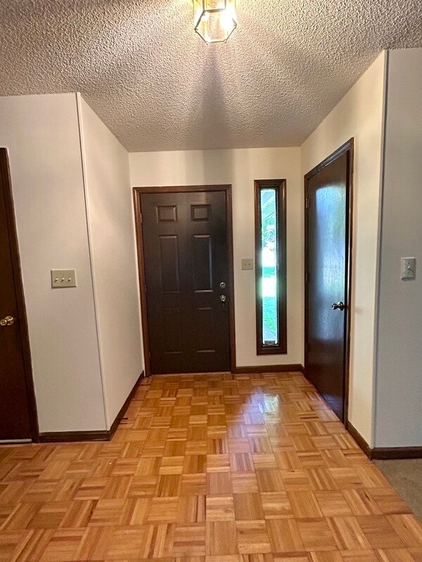 Foto del edificio - 6521 Danbrook Park Dr