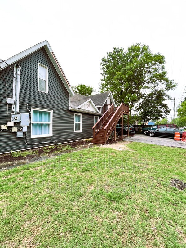 122 W Pine St Unit Apt B, Rogers, AR 72756 Condo for Rent in Rogers, AR