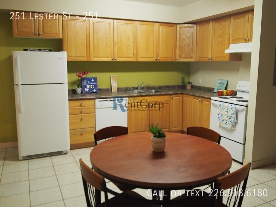 Photo principale - 251 Lester St