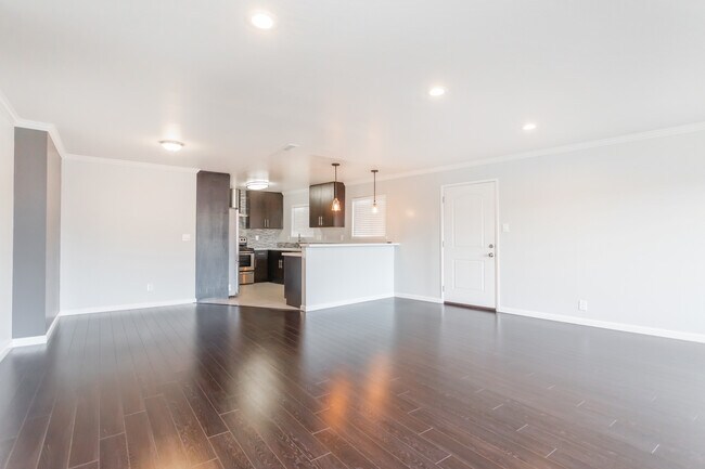 Building Photo - 211 Athol Ave
