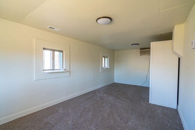 Building Photo - Spacious & Updated 5 Bed Home in Prime Ogden Location