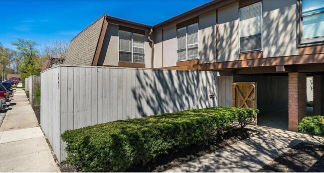 Foto del edificio - 5442 Worthington Forest Pl W