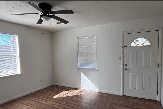 Building Photo - 520 Brewer Dr