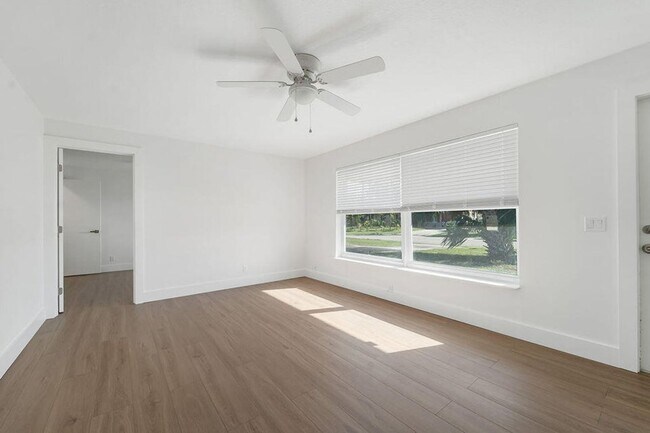 Foto del edificio - 4317 Birdwood St