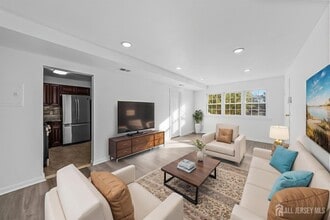 Building Photo - 125 College Dr