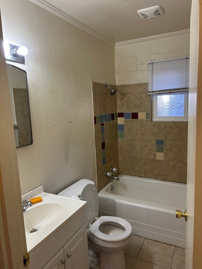 Building Photo - 118 Fidelity St