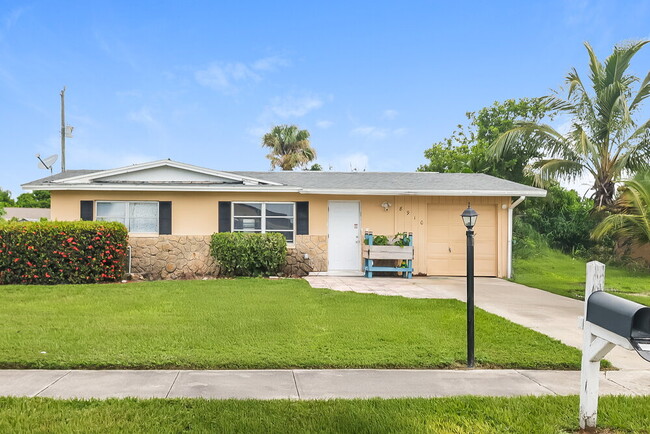 Building Photo - 8910 Cypress Lake Dr
