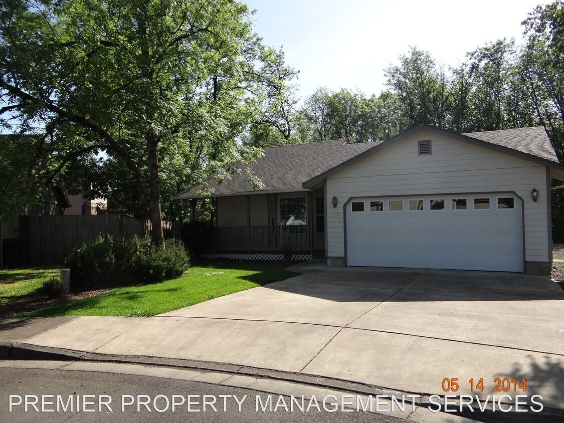 Primary Photo - 3 br, 2 bath House - 557 Pine Court
