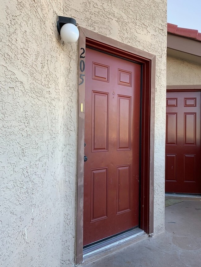 Foto del edificio - 4828 W Orangewood Ave