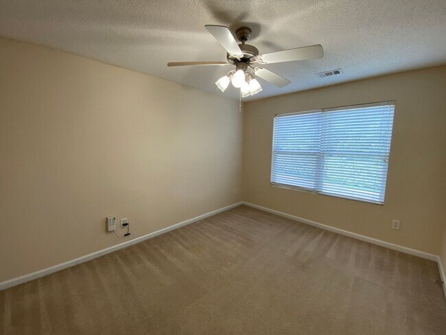 Foto del edificio - BRIDGEWATER HOME! PRE-LEASING FOR AUGUST 2...