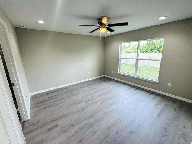 Building Photo - 6574 SE 108th Ln