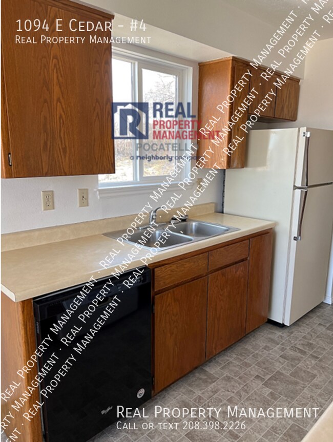 Building Photo - 1094 E Cedar-#4