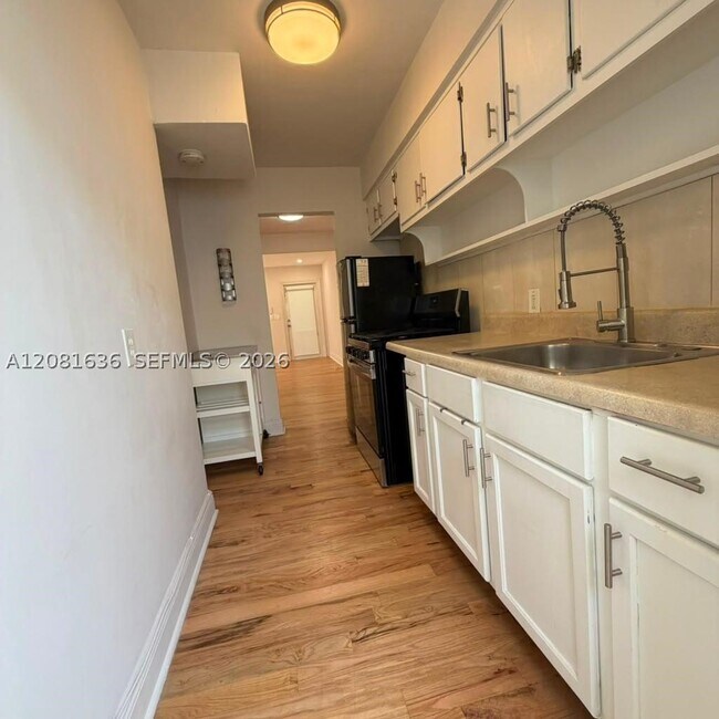Building Photo - 6944 Byron Ave