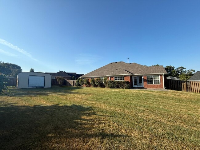 Building Photo - Spacious 3 BR/2BA Home + Formal Dining Roo...
