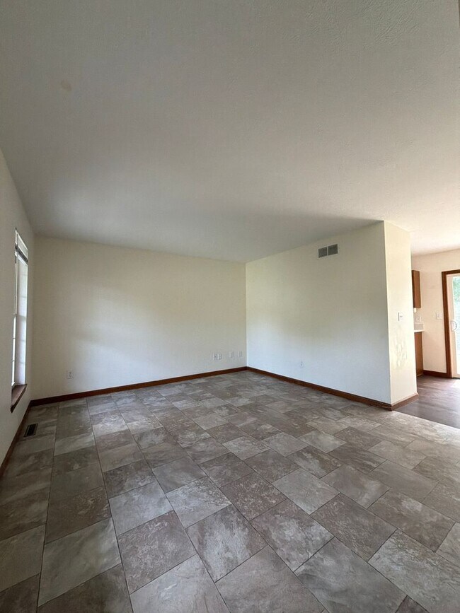 Foto del edificio - 819 Colonial Manor Dr