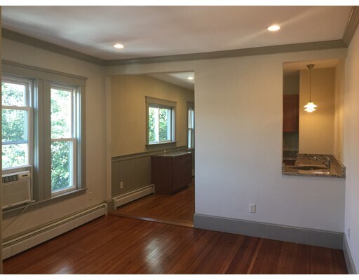 Building Photo - 90 Inman St