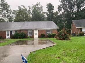 Building Photo - 2704 Bluff View Dr