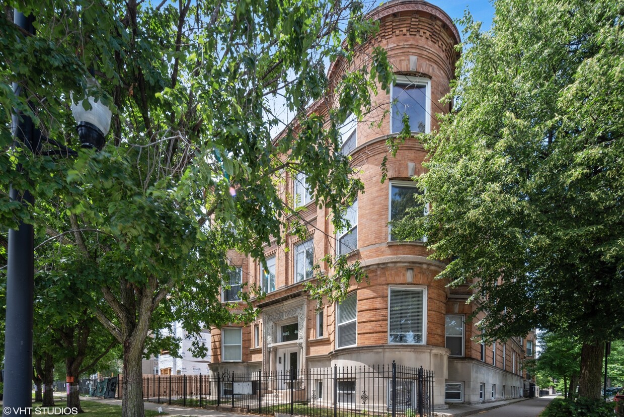 Foto principal - 4602 S Indiana Ave
