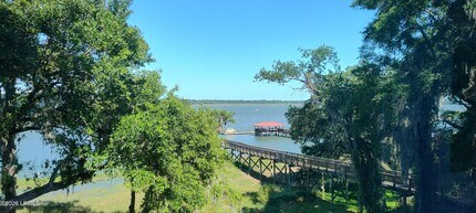 Building Photo - 11 Riverwind Dr