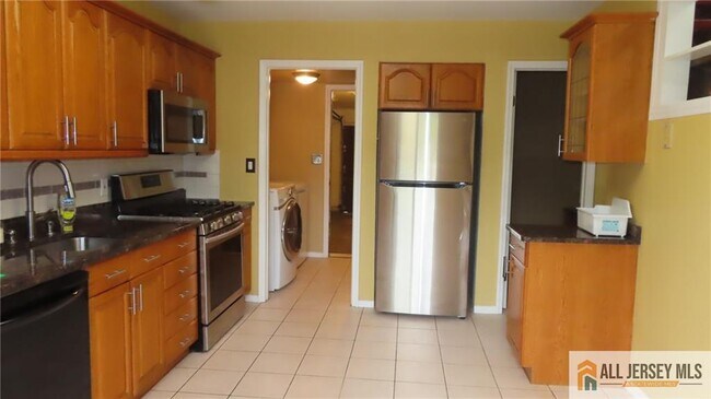 Foto del edificio - 3443 Bloomingdale Dr