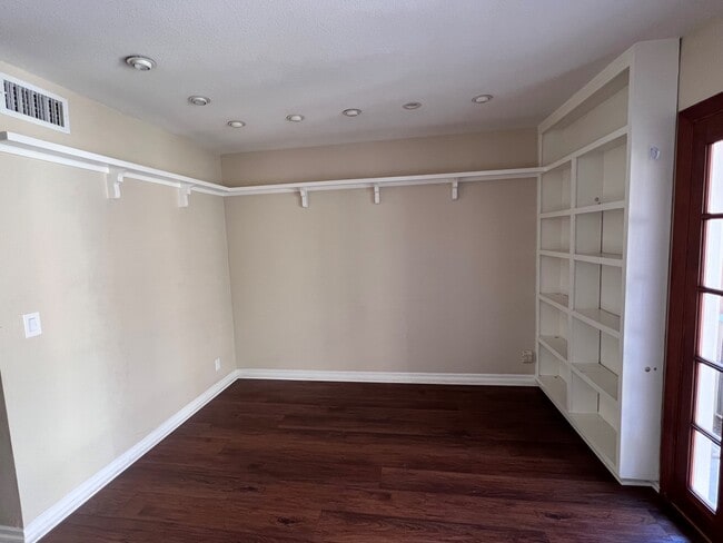 Eating area off the kitchen - 21112 Via Corrillo