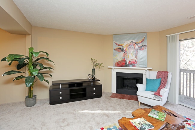 Living Room - Fox Valley Apartments