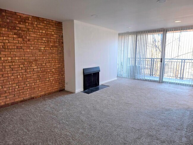 Foto del edificio - 5950 Oakwood Dr